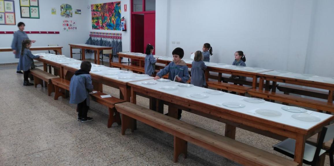 COOPERAMOS, TRABAJAMOS EN EQUIPO Y AYUDAMOS A PONER LA MESA
